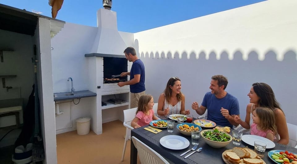 Ideal for Families-Children's Play Area, Terrace, BBQ, WiFi House in Abona