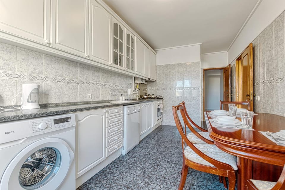 Kitchen or kitchenette, Kitchen or kitchenette, Dining area, stove