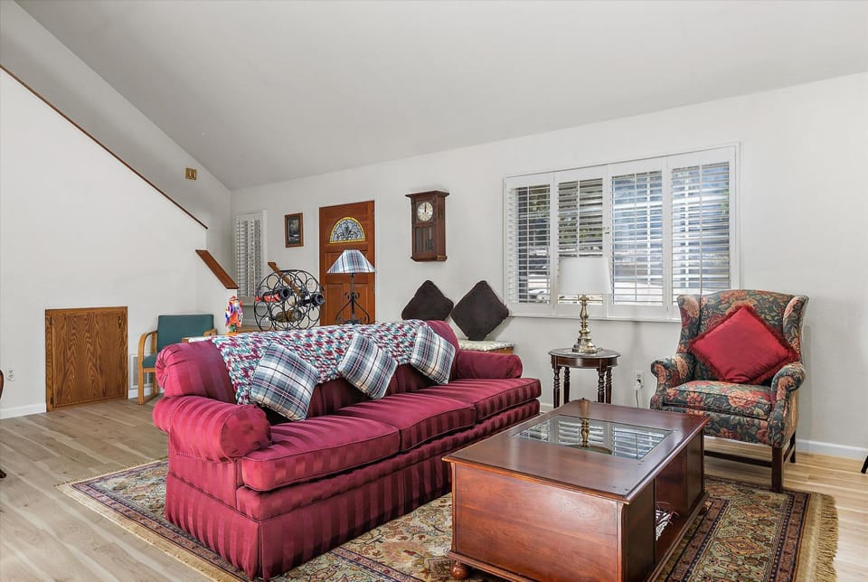 Holly Hill Cottage House in Cambria