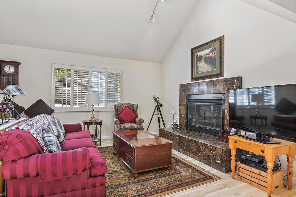 Holly Hill Cottage House in Cambria
