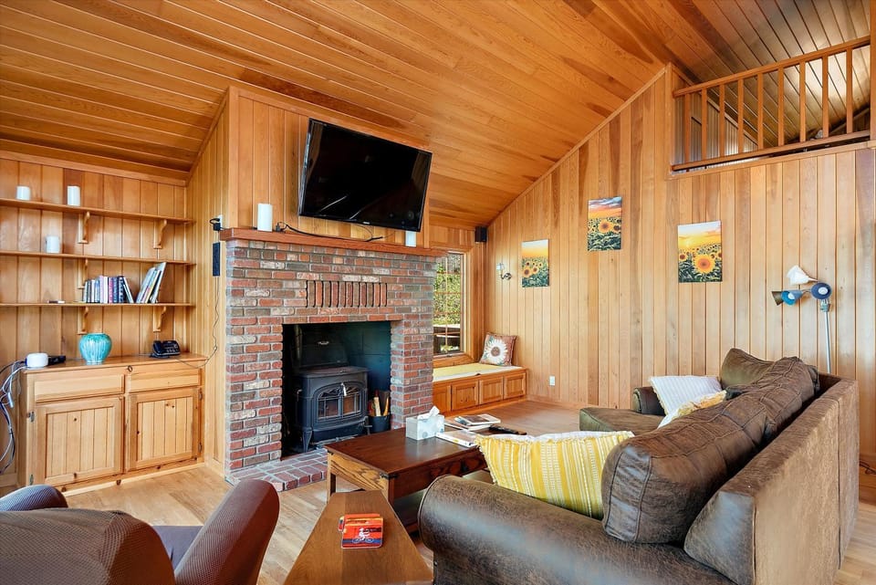 The Treetop House Pet Friendly-Spring Special House in Cambria