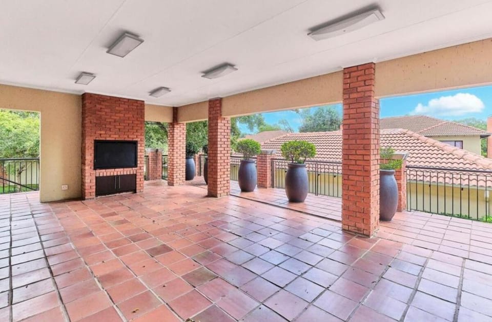Lovely 2 Bedroom Apartment Near Monte Casino Apartment in Sandton