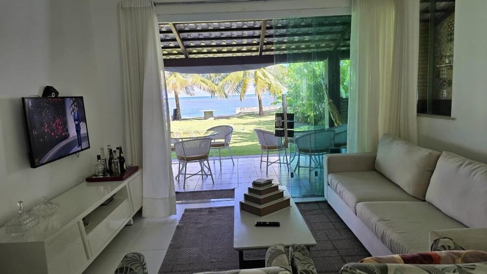 Communal lounge/ TV room, Garden, TV and multimedia, Living room, Seating area, Garden view