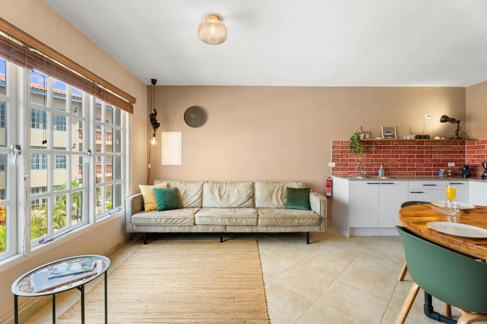 NEW 1BR 1BA Palma Real Walking to Palm Beach Area Apartment in Noord