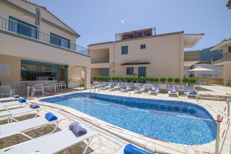 Property building, Swimming pool, Swimming pool
