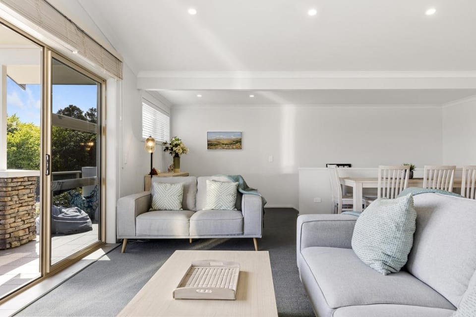 Villa at the Lake - Elegant 3BR Retreat Steps from Lake Taupō House in Taupo