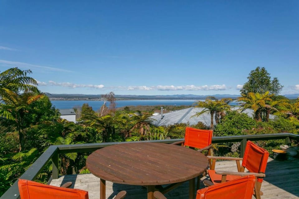 View (from property/room), Balcony/Terrace, Balcony/Terrace, Seating area, Dining area, Lake view