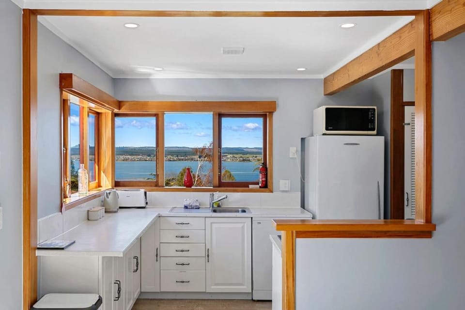 Kitchen or kitchenette, Lake view, microwave