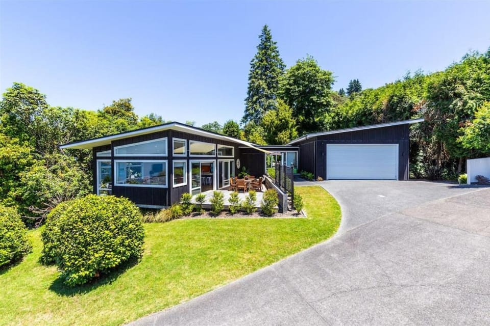 Property building, Day, Garden, Garden