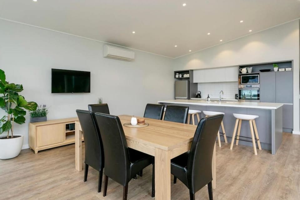 TV and multimedia, Kitchen or kitchenette, Dining area