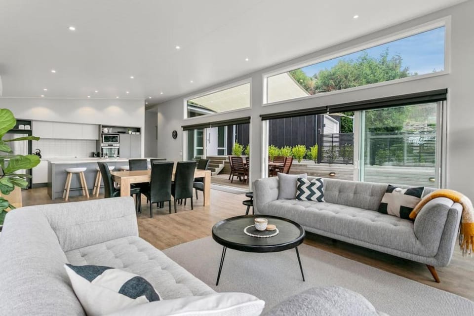 Patio, Kitchen or kitchenette, Seating area, Dining area