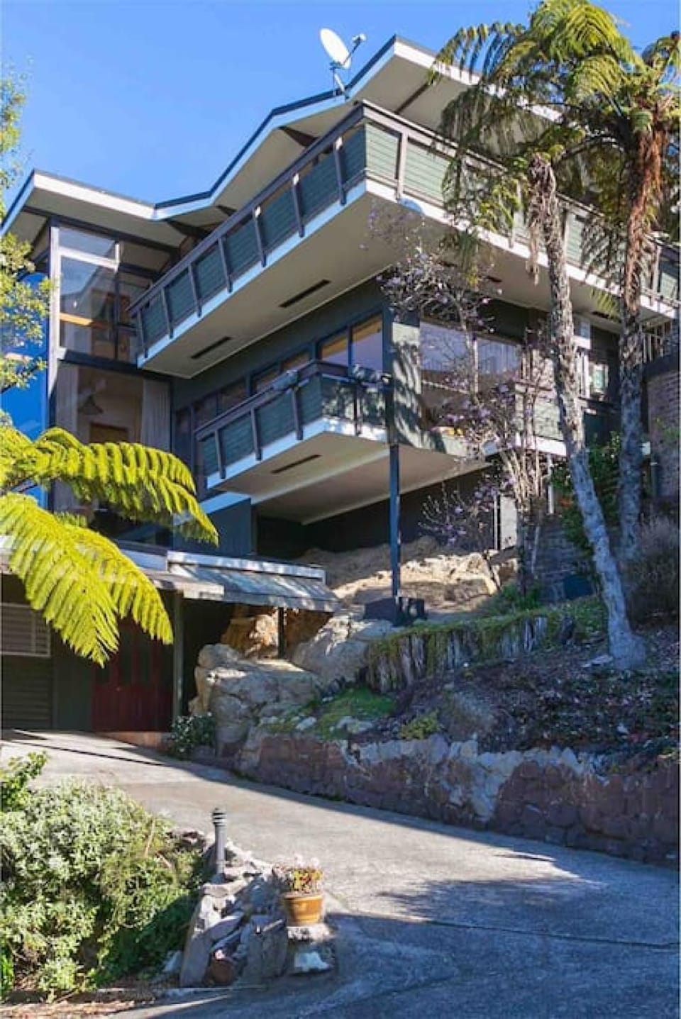 Lago Vista - Modern Private Retreat With Balcony and Lake Views Apartment in Taupo