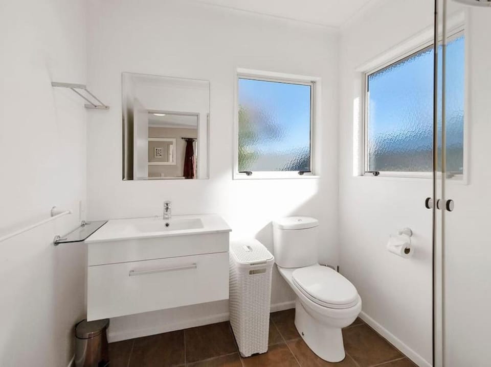 Family-Friendly Stay With BBQ Deck and Fireplace House in Taupo