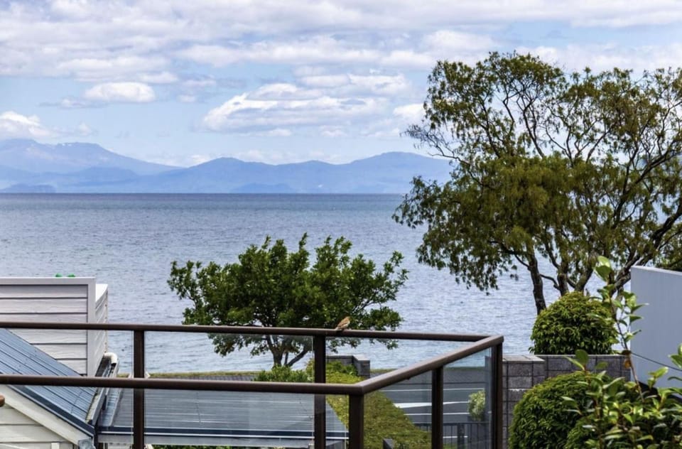 Natural landscape, Balcony/Terrace, Lake view, Mountain view