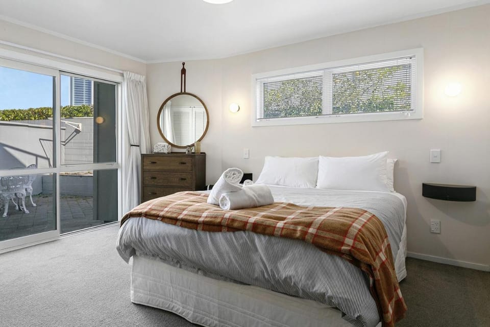 Patio, Bed, Photo of the whole room, Bedroom