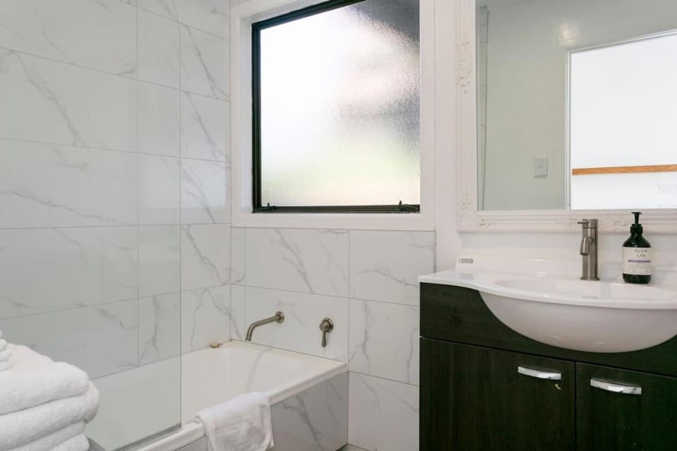 Bathroom, Bath, towels