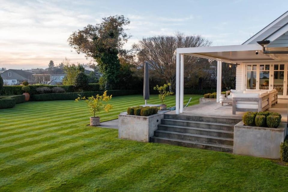 Norfolk House, Luxury Villa With Spa and Lake Views House in Taupo