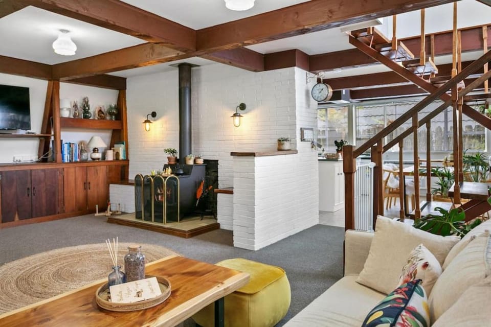 Cozy 3BR Home, Walk to Taupo and Playground House in Taupo