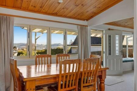 Bellbird Cottage With Lake and Mountain Views House in Taupo