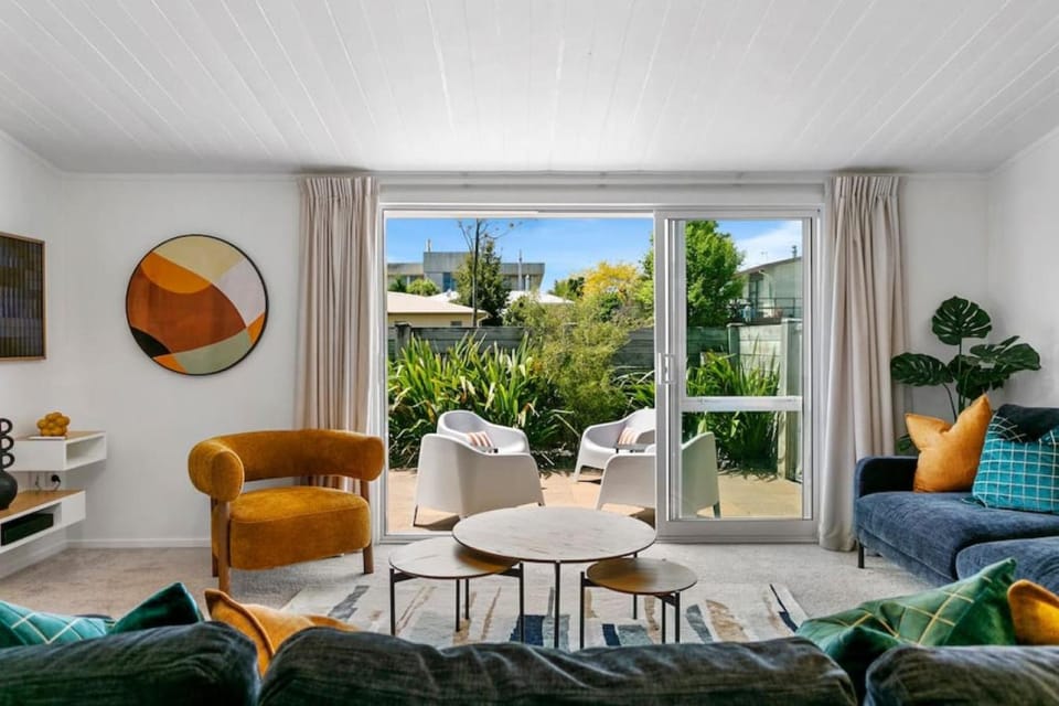 Central Stylish Taupo Retreat With BBQ and Private Garden House in Taupo
