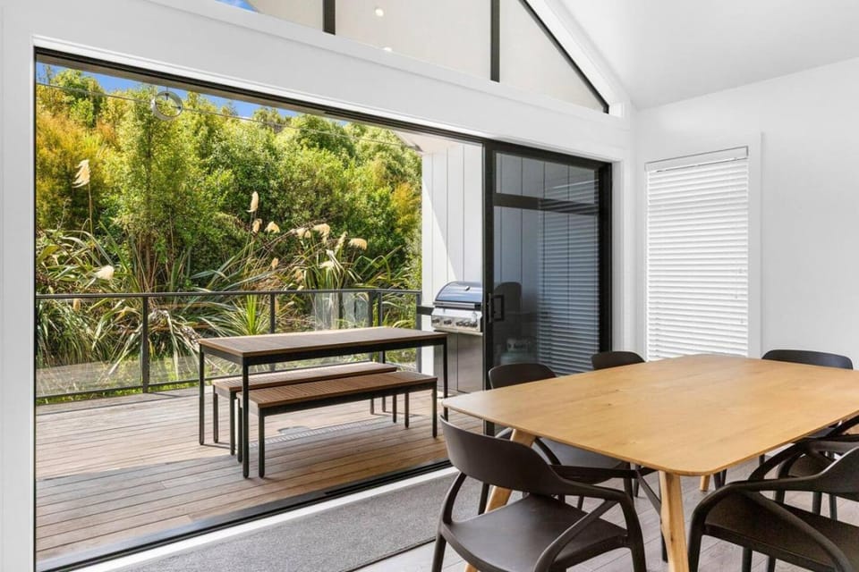 Peaceful Taupo Escape With King Suite and Comfort House in Taupo