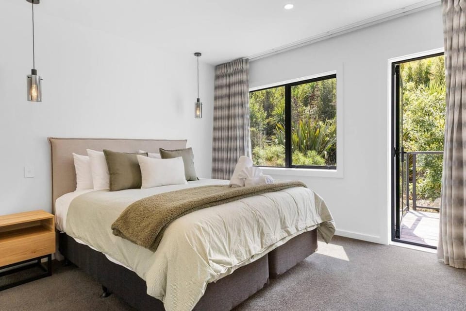 Peaceful Taupo Escape With King Suite and Comfort House in Taupo