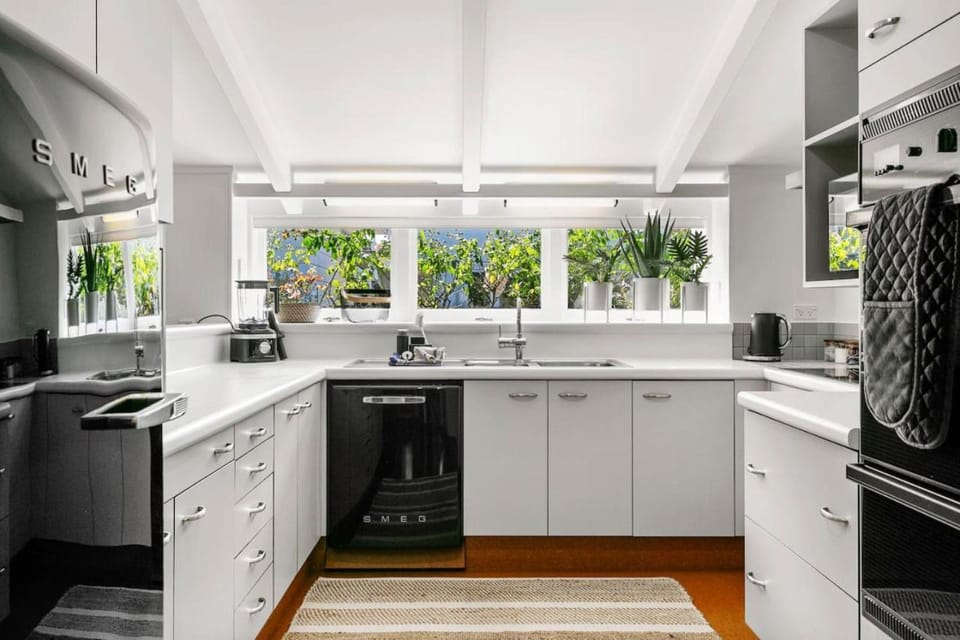 Huia Haven, Rustic Garden Retreat With King Suite House in Taupo