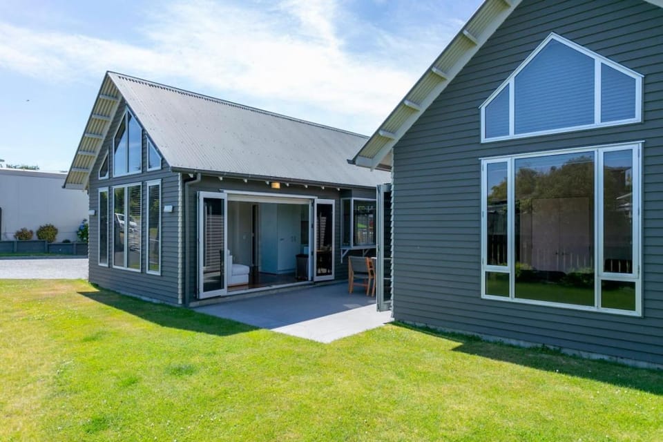 Property building, Day, Garden view
