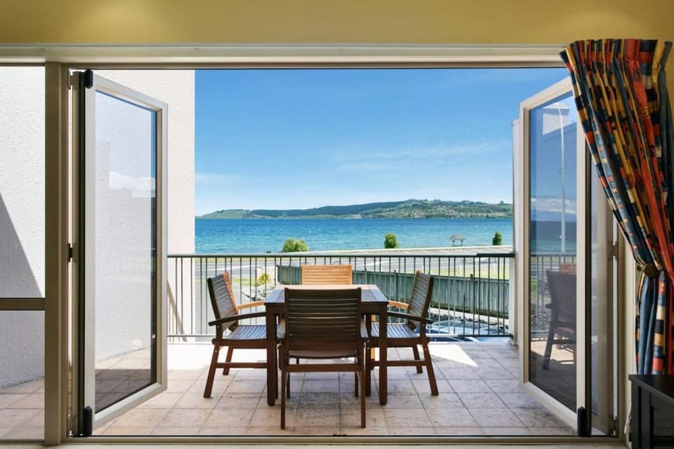 Lakefront Living, 3-Level Home With Spectacular Water and Mountain Views Apartment in Taupo