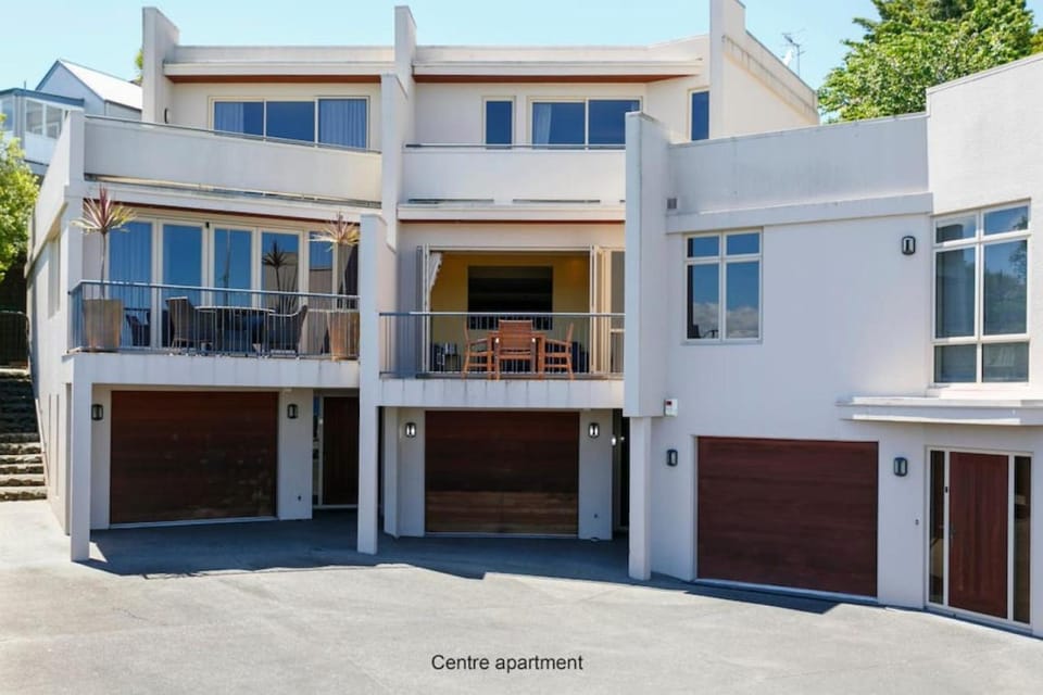Lakefront Living, 3-Level Home With Spectacular Water and Mountain Views Apartment in Taupo