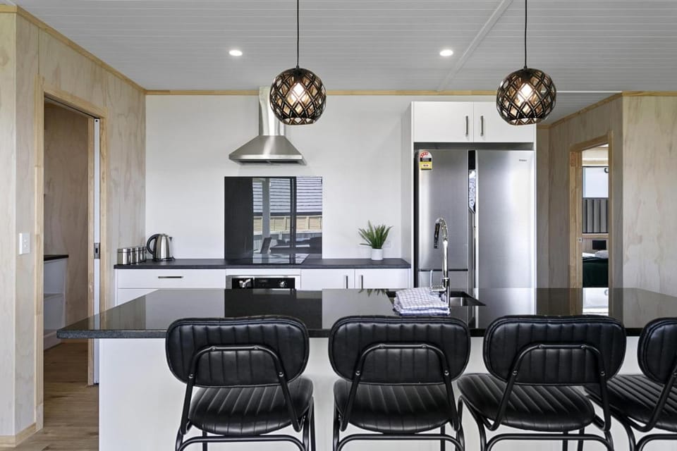 Kitchen or kitchenette, Seating area