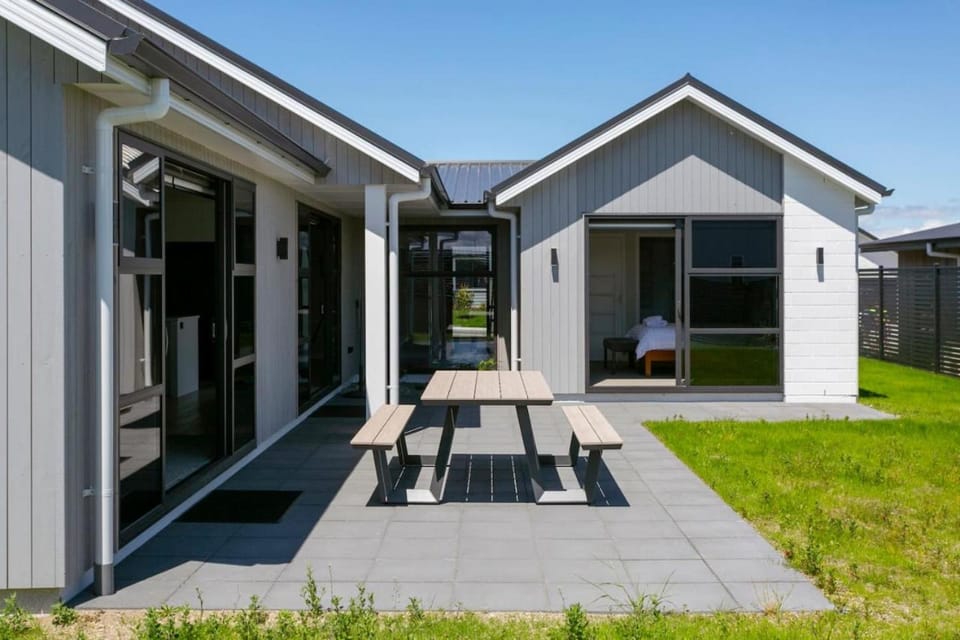 Property building, Patio, Dining area