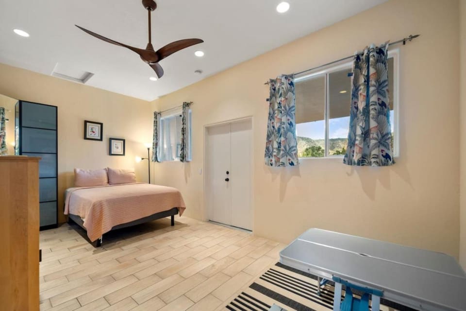 3 bdrm Sedona home next to trails with Hot Tub House in Village of Oak Creek