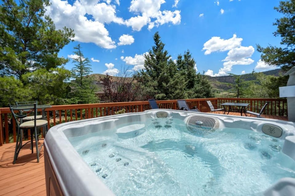 3 bdrm Sedona home next to trails with Hot Tub House in Village of Oak Creek