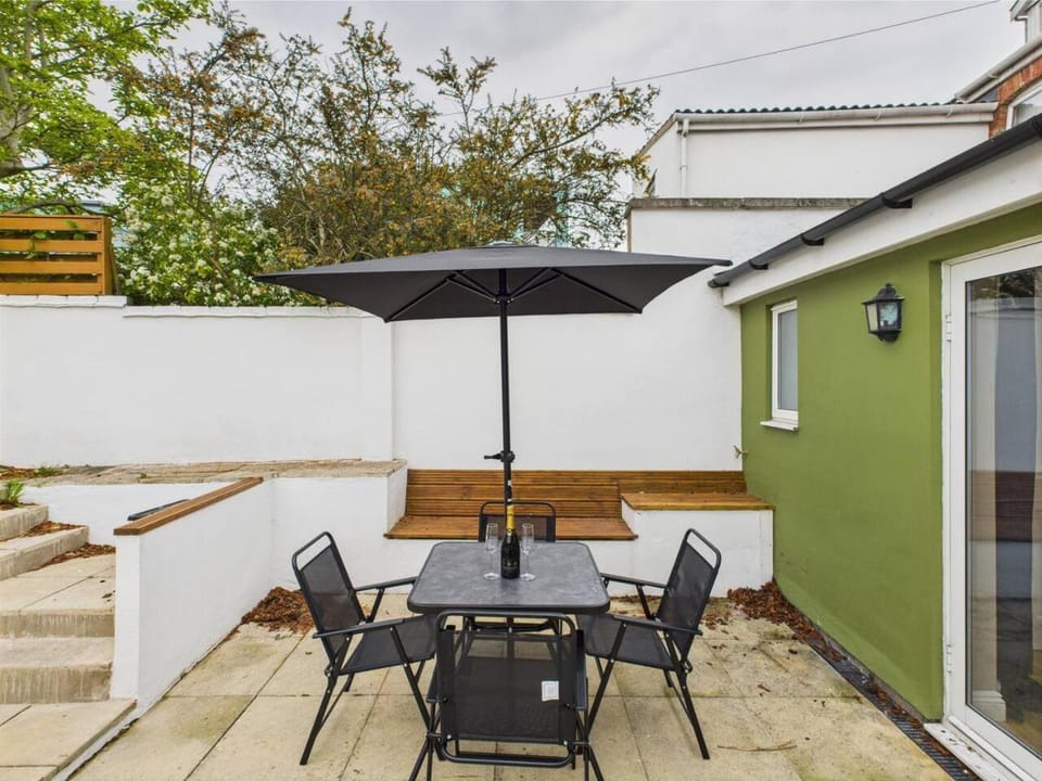 Queens Road by Signature Stays - Modern - Central House in Cheltenham