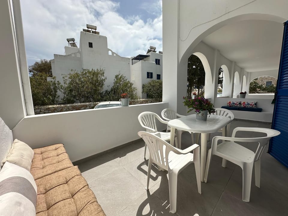 Patio, View (from property/room), Balcony/Terrace, Seating area, Dining area
