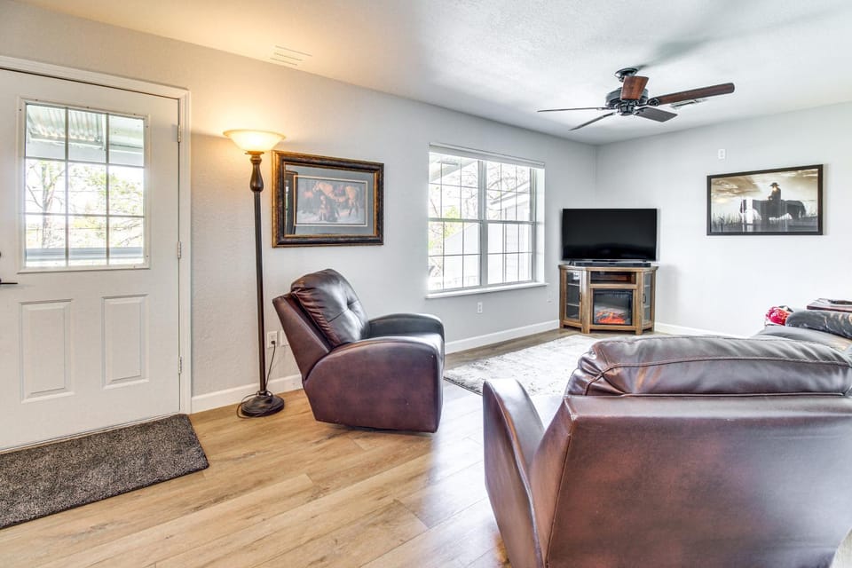 Walk to Dtwn Show Low: Townhome w/ Balcony House in Show Low
