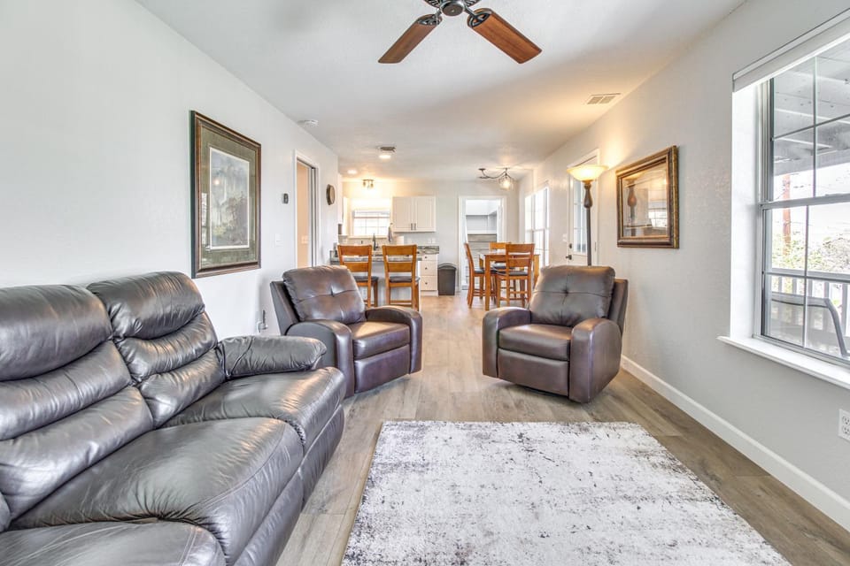 Walk to Dtwn Show Low: Townhome w/ Balcony House in Show Low