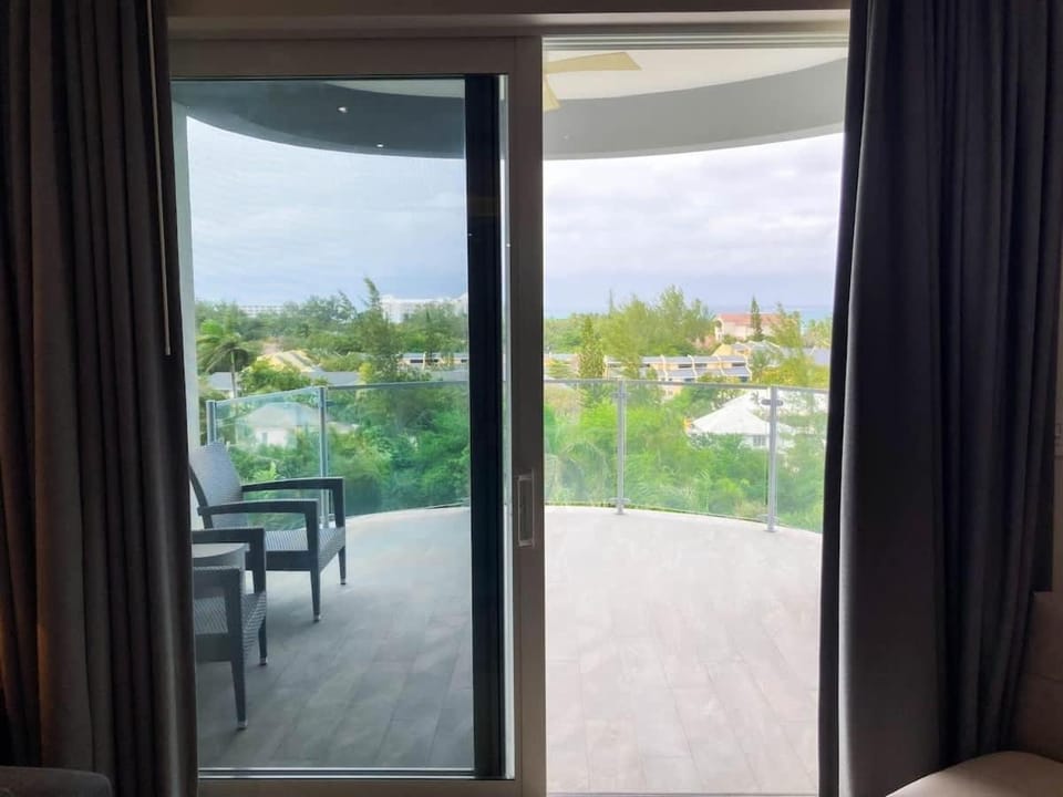 5th Floor Condo at ONE Cable Beach Apartment in Nassau