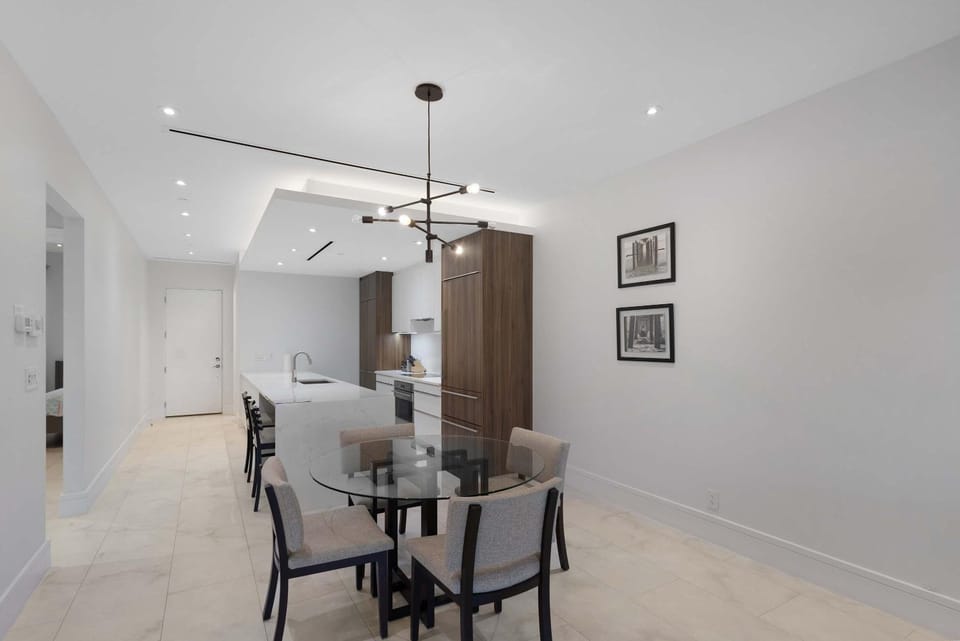 Modern Condo at One Cable Beach with Balcony House in Nassau