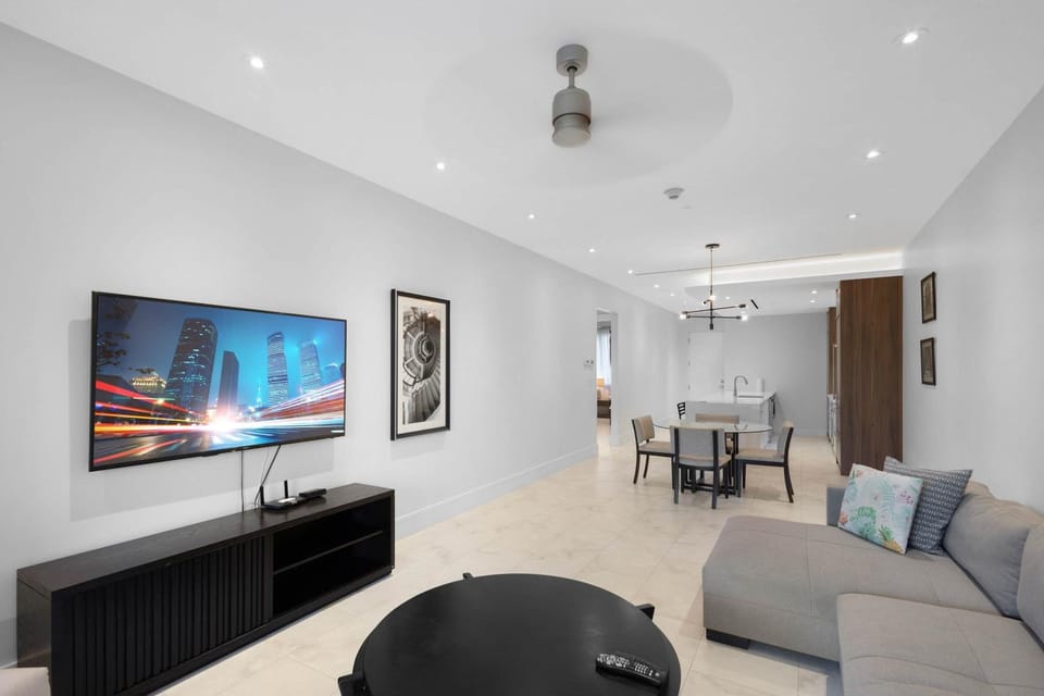 Modern Condo at One Cable Beach with Balcony House in Nassau