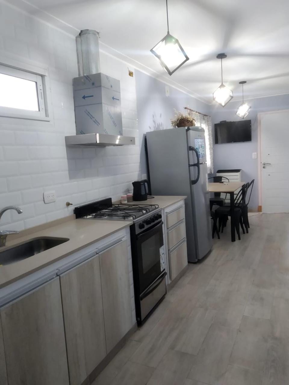 Kitchen or kitchenette, Dining area, oven, stove