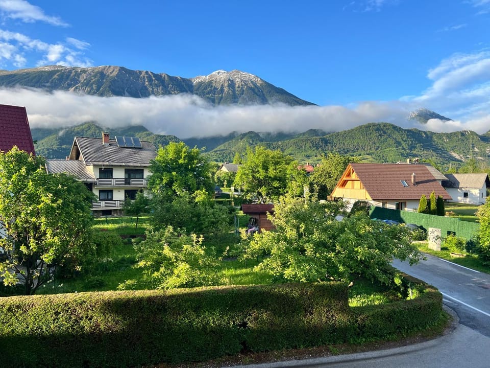 Nearby landmark, Spring, Day, Neighbourhood, Natural landscape, Mountain view