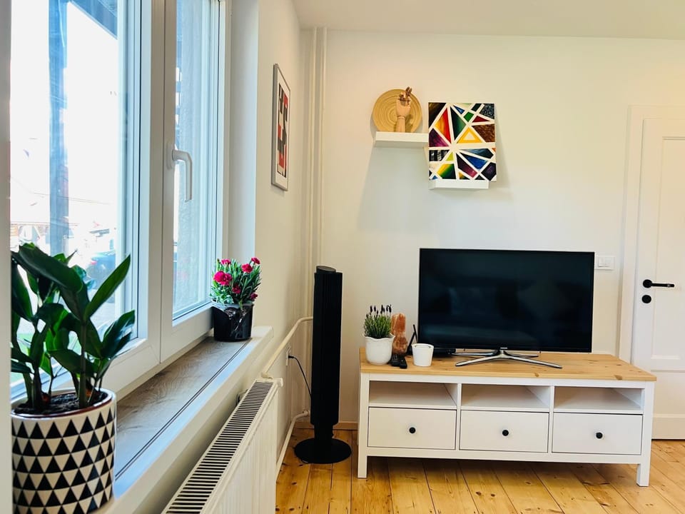 Communal lounge/ TV room, Communal lounge/ TV room, TV and multimedia, Living room, Evening entertainment