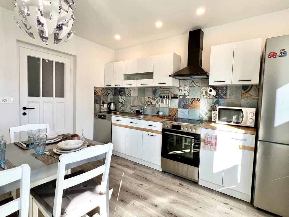 Kitchen or kitchenette, Kitchen or kitchenette, Dining area, dishwasher, oven, stove, kitchen
