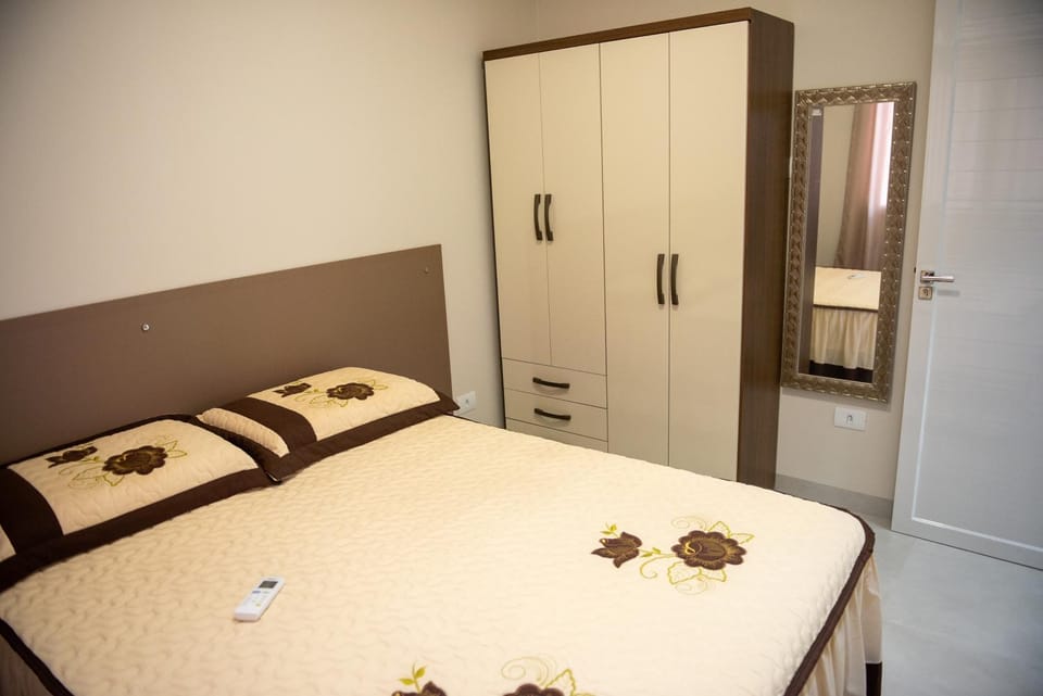 Bed, Photo of the whole room, Bedroom, wardrobe