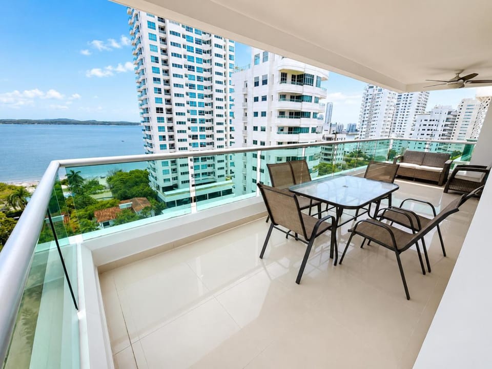View (from property/room), Balcony/Terrace, City view, Sea view