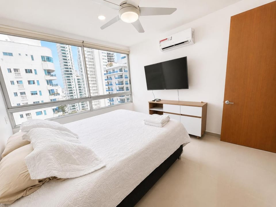 Bed, TV and multimedia, Photo of the whole room, Bedroom, air conditioner