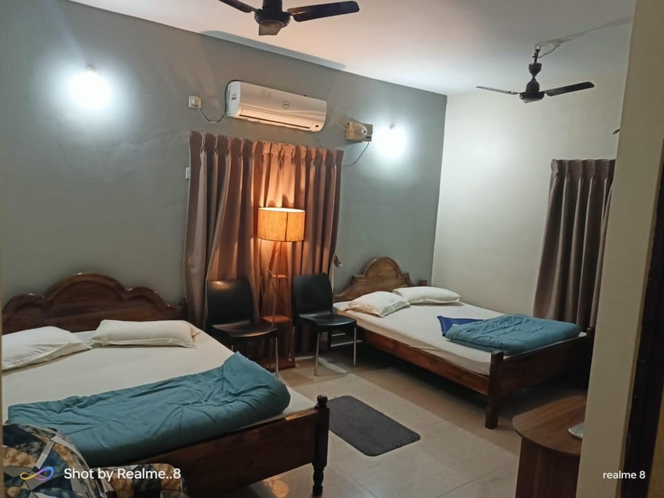 Bed, Photo of the whole room, Bedroom, air conditioner