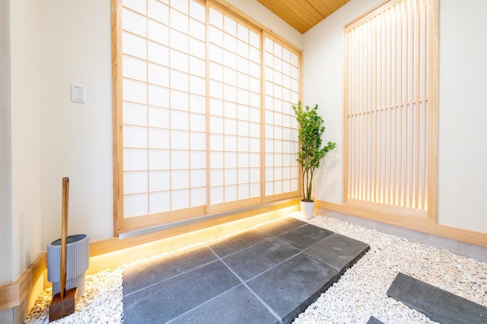 黄 大阪最大 無料Netflix ベッド17台 寝室5台バスルーム4台 USJへ9分 House in Osaka